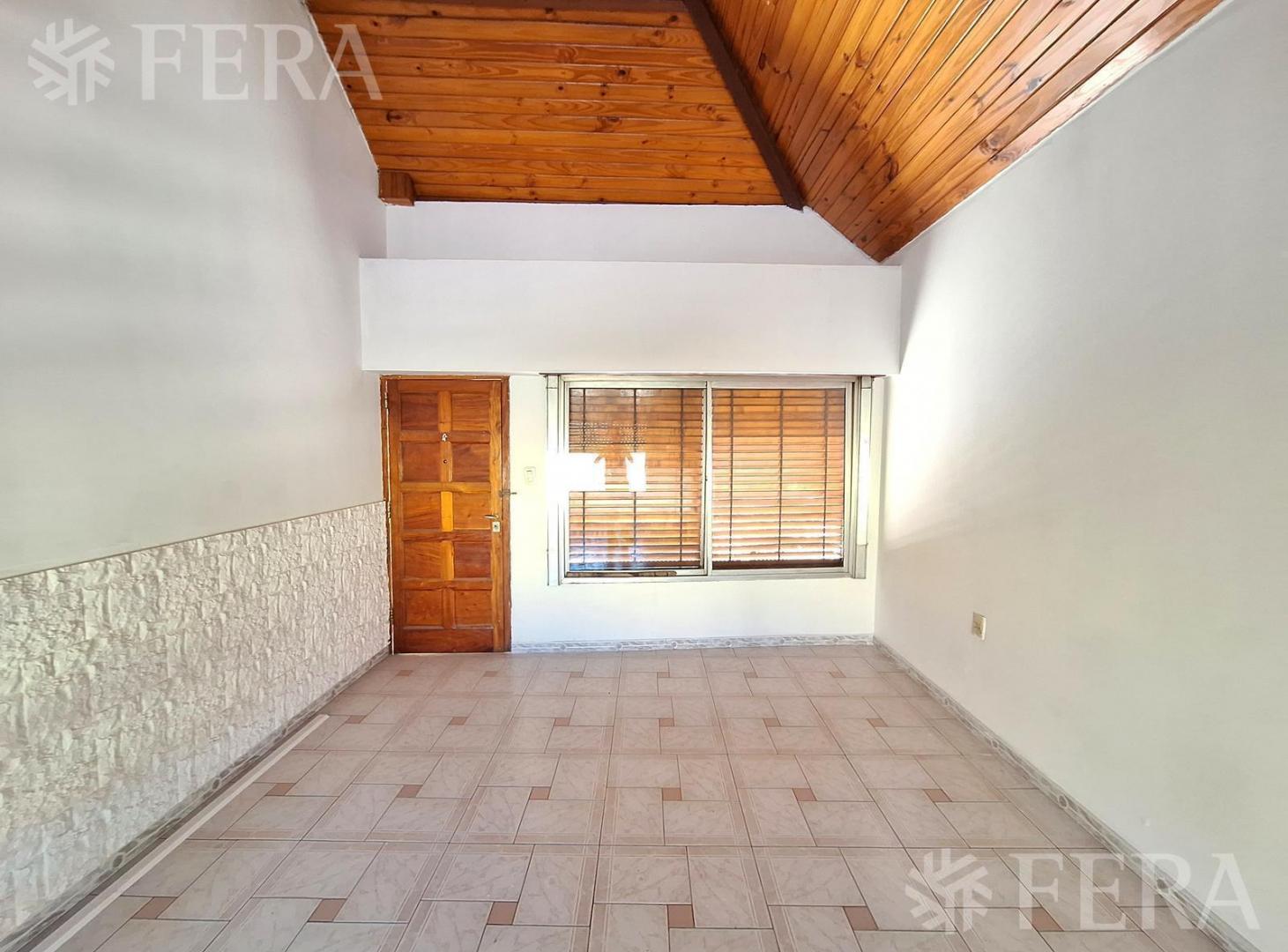 Foto de Venta casa de 3 ambientes con cochera en Lanús Este, imagen 4