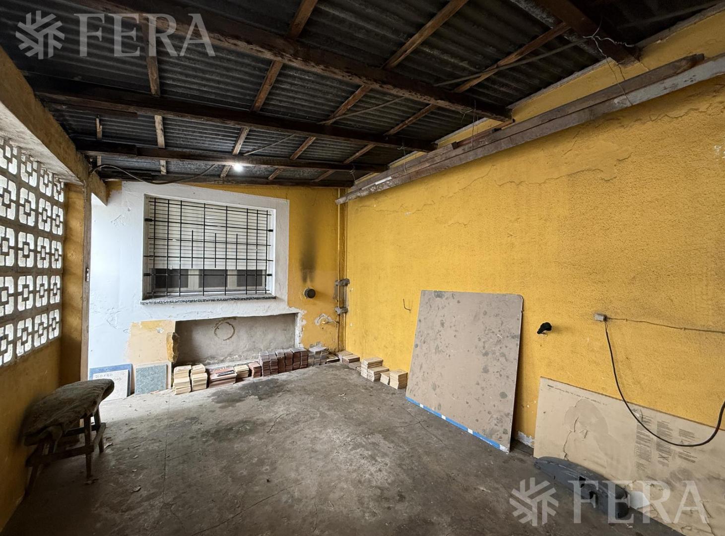Foto de Venta casa 5 ambientes con cochera en Sarandi, imagen 3