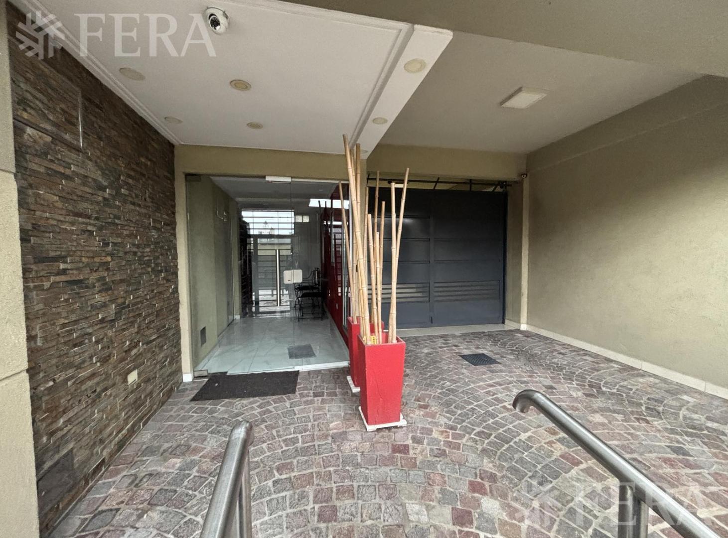 Foto de Alquiler Departamento 3 ambientes con balcón y espacio guardacoches en, imagen 2