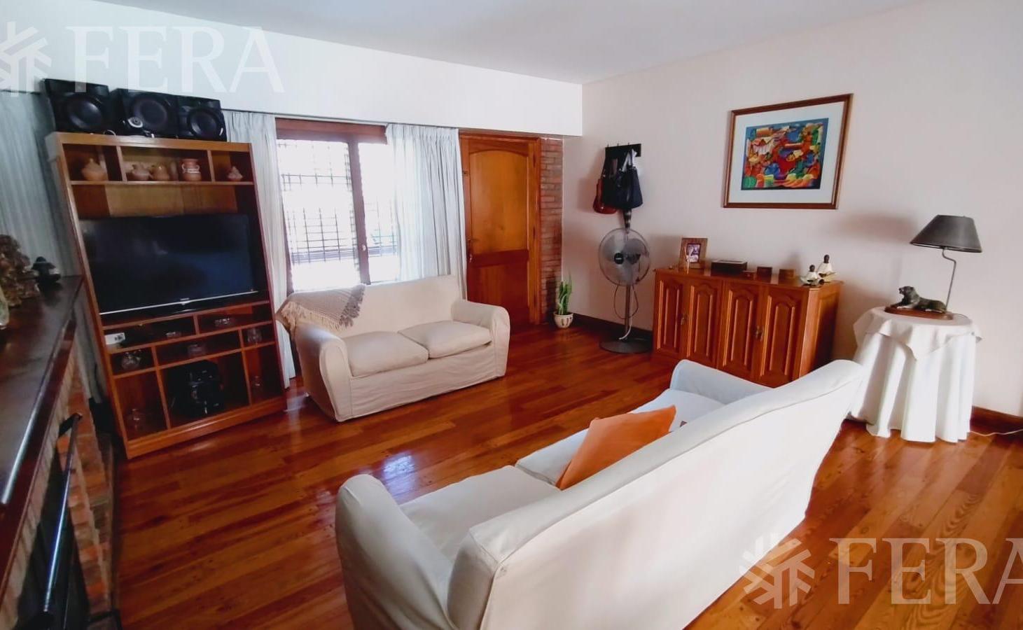 Foto de Venta casa 4 ambientes con cochera en Avellaneda, imagen 1