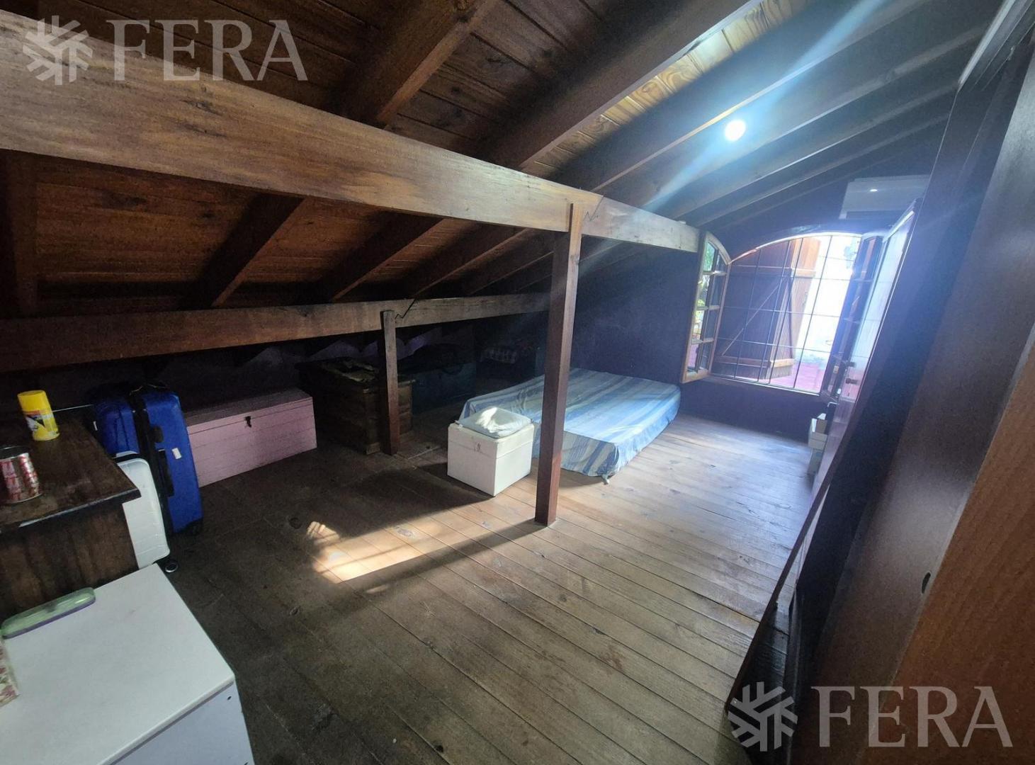 Foto de Venta de casa 5 ambientes con cochera y piscina en Quilmes, imagen 3