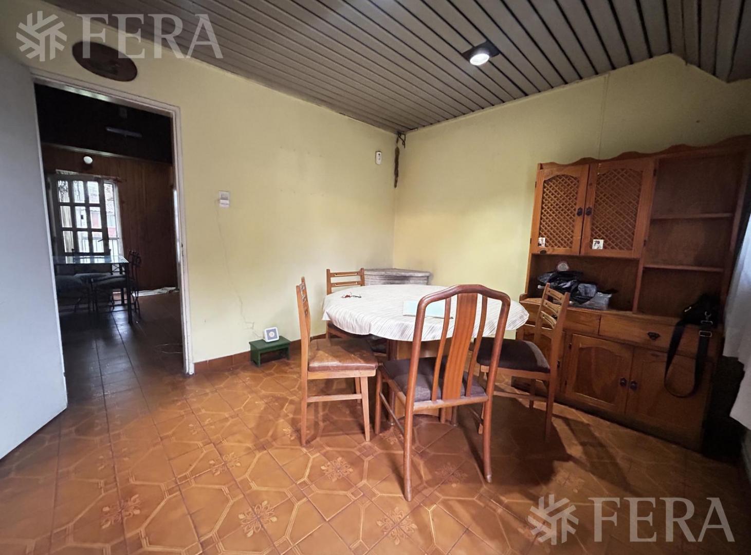Foto de Casa de 3 ambientes con fondo libre con quincho con parrilla en Bernal, imagen 1