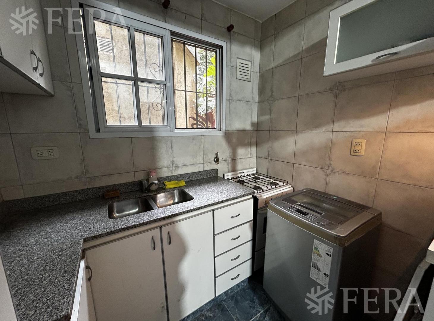 Foto de Venta casa multifamiliar con terraza y cochera en avellaneda, imagen 1