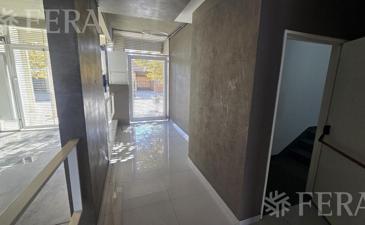 Foto de Venta departamento 2 ambientes con balcón y cochera en Wilde, imagen 2