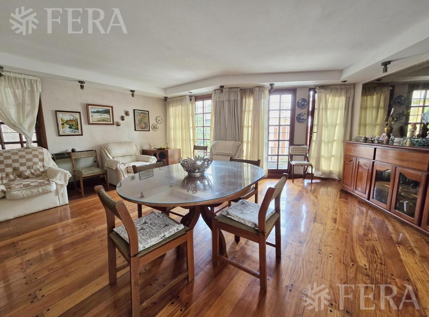 Foto de Venta casa 5 ambientes con cochera y jardín en Wilde, imagen 1