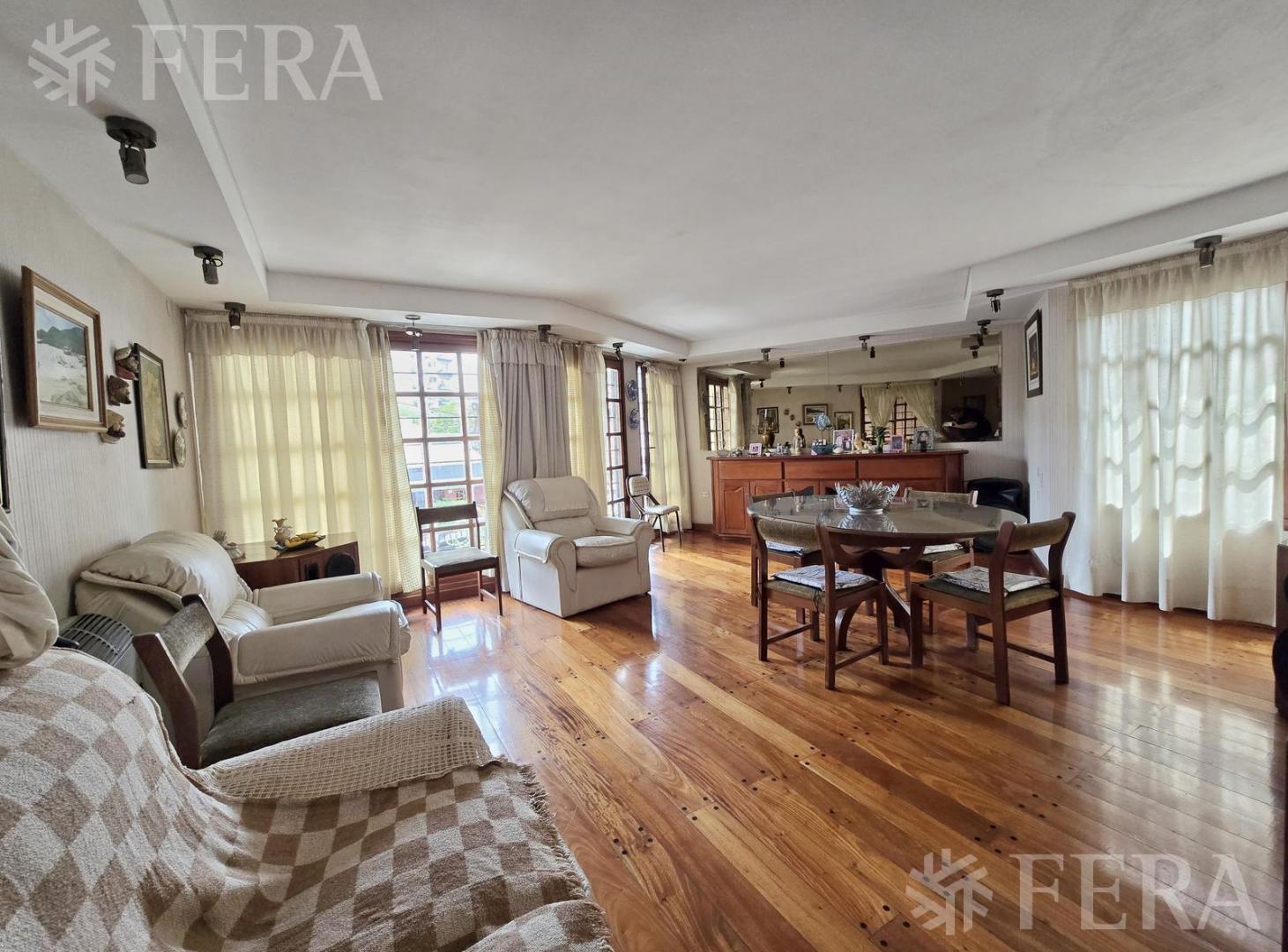 Foto de Venta casa 5 ambientes con cochera y jardín en Wilde, imagen 3
