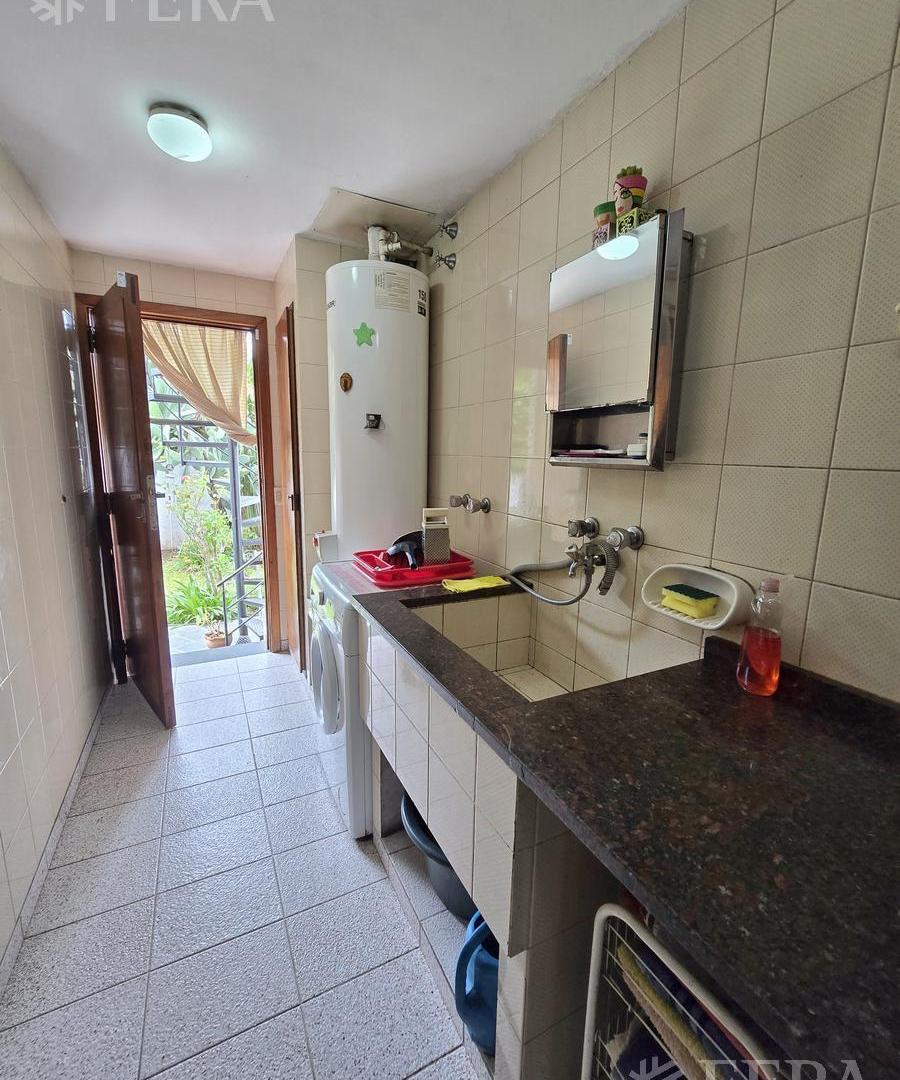 Foto de Venta casa 5 ambientes con cochera y jardín en Wilde, imagen 4