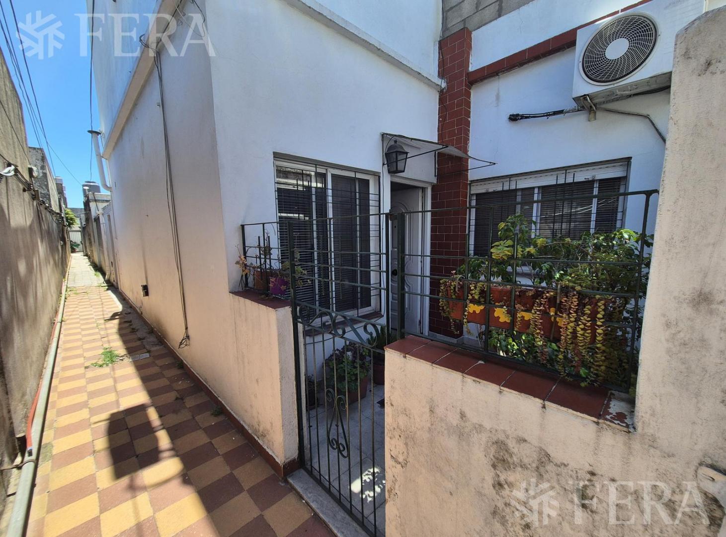 Foto de Venta PH 5 ambientes con terraza y parrilla en Sarandi, imagen 1