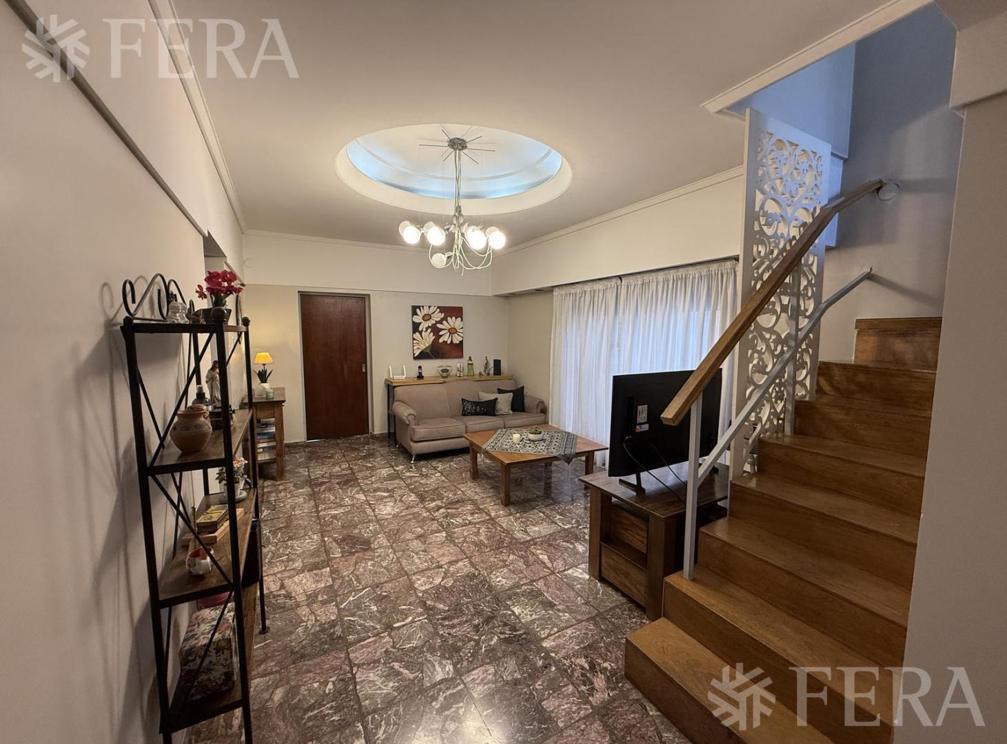 Foto de Venta casa 4 ambientes con jardín y cochera en Villa Dominico, imagen 1