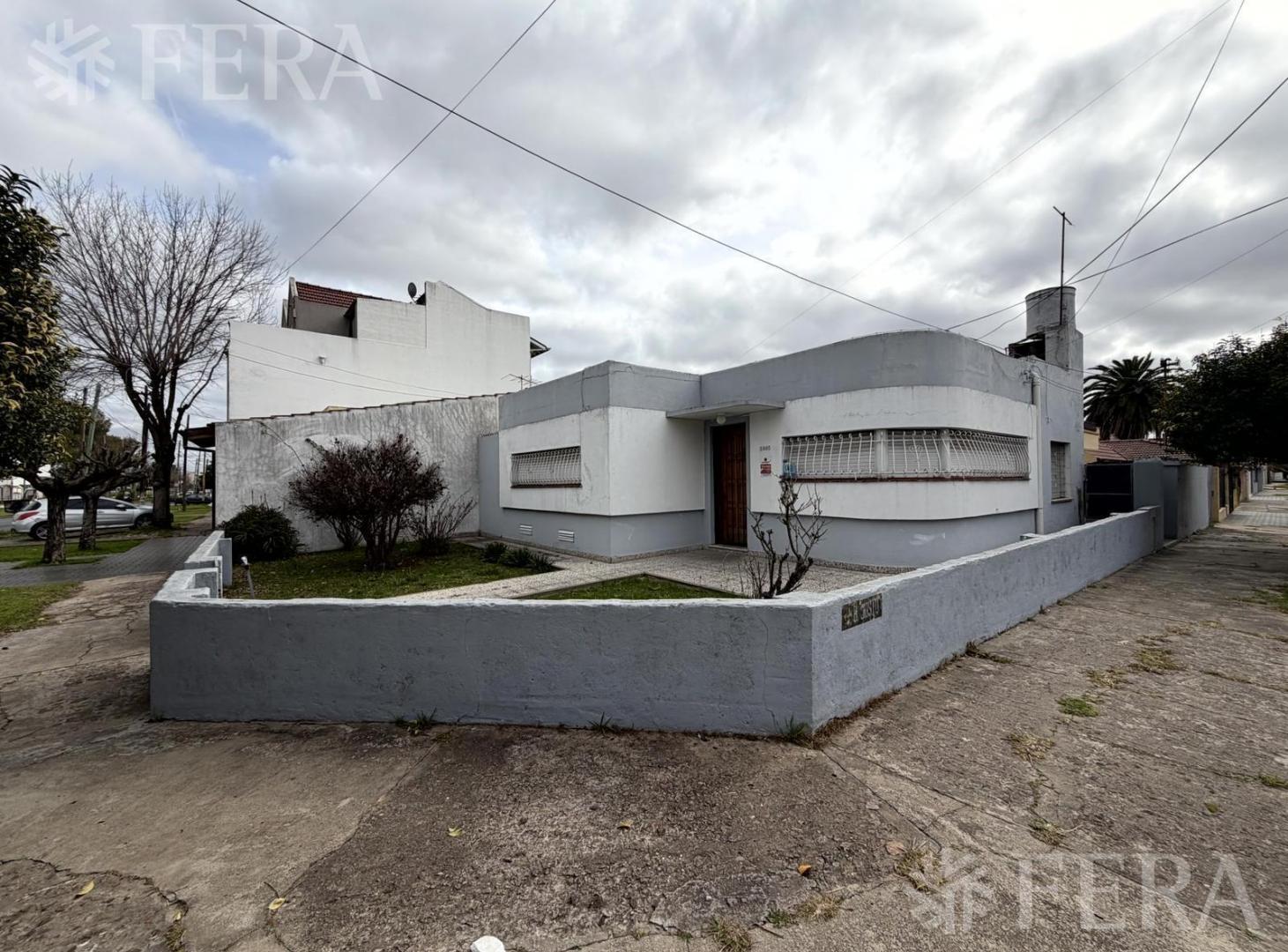 Foto de Venta casa 3 ambientes con patio en Bernal, imagen 2