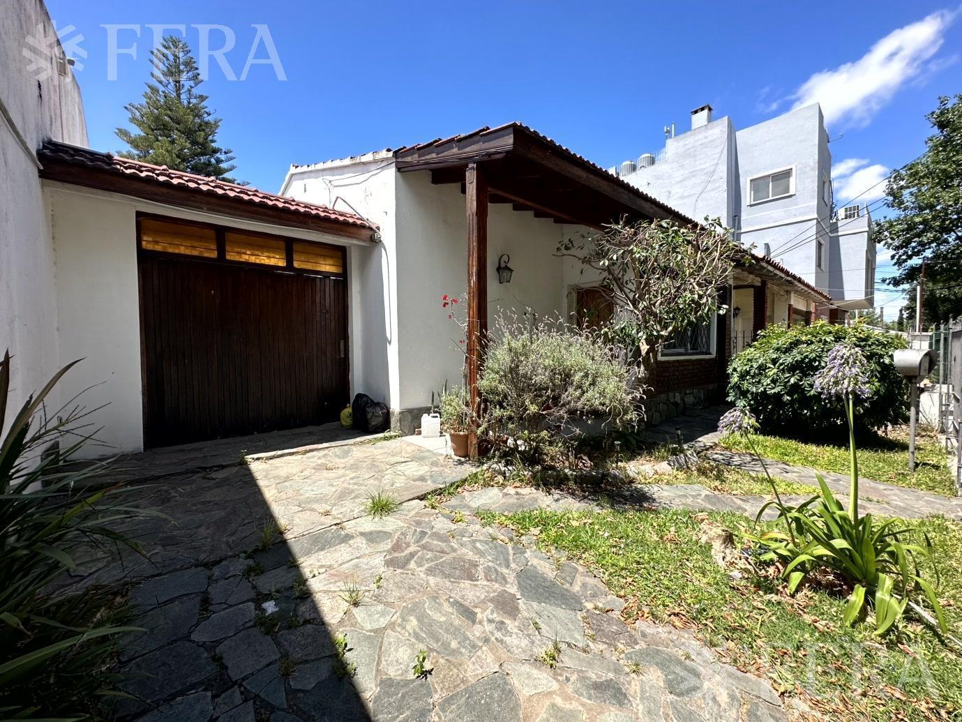 Foto de Venta casa 4 ambientes con cochera y jardín en Wilde, imagen 2