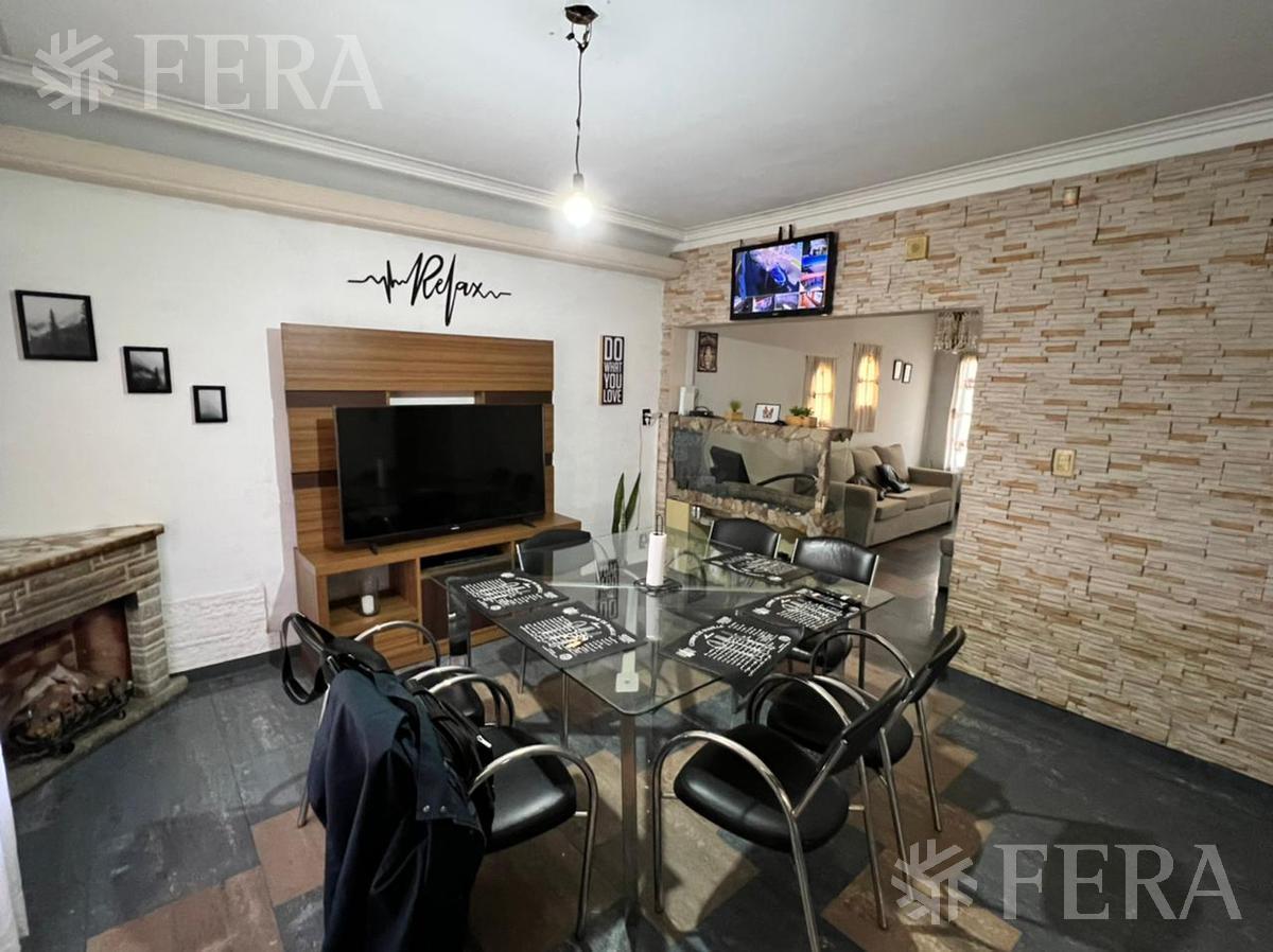 Foto de Venta casa con jardín al frente, patio y cochera en Florencio Varela, imagen 5