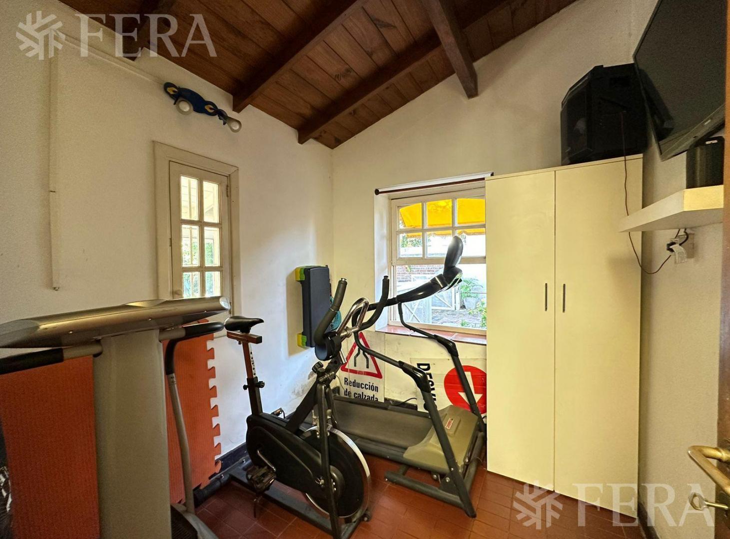 Foto de Venta casa 4 ambientes con cochera y fondo libre con piscina en, imagen 5