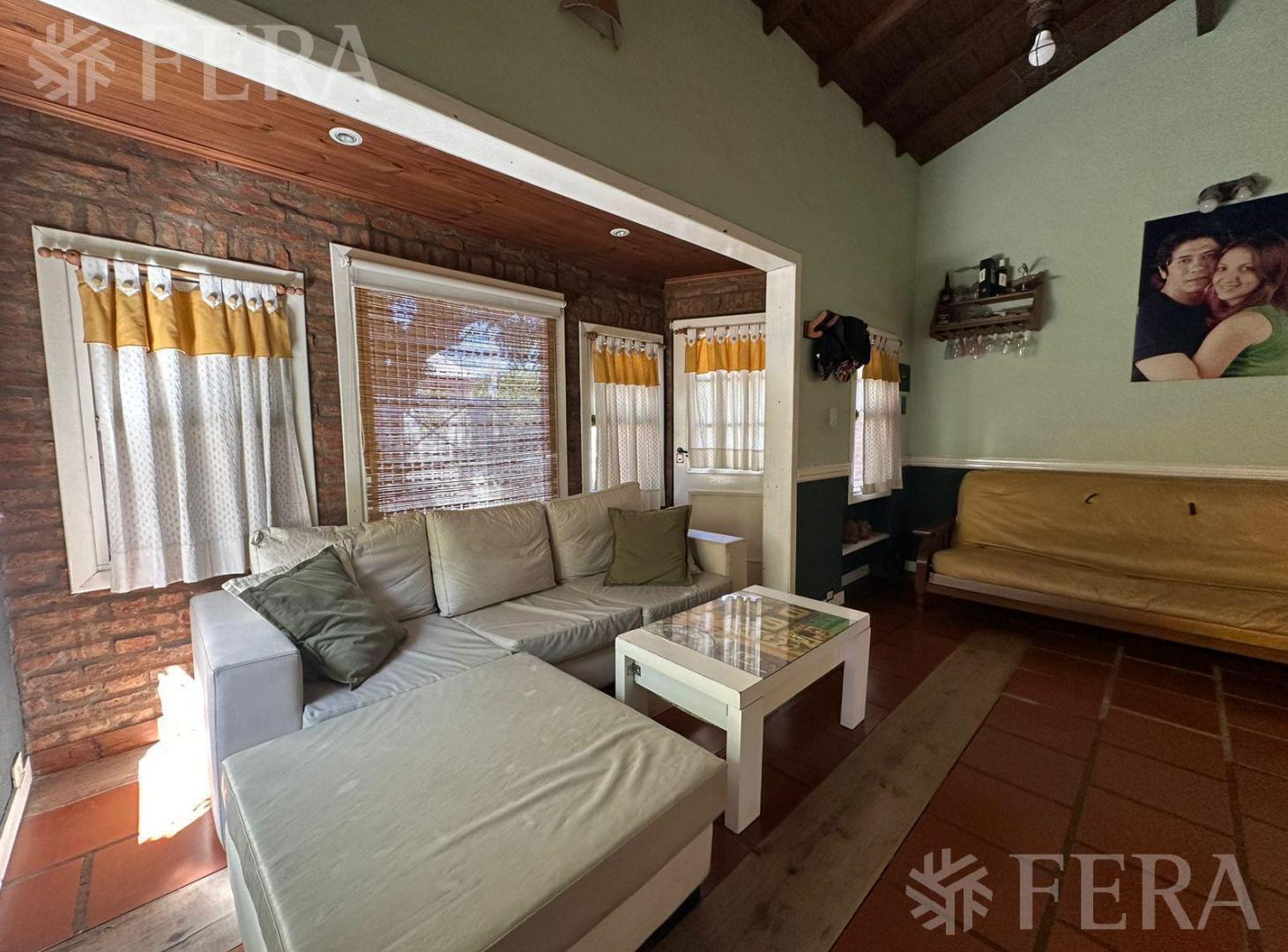 Foto de Venta casa 4 ambientes con cochera y fondo libre con piscina en, imagen 3