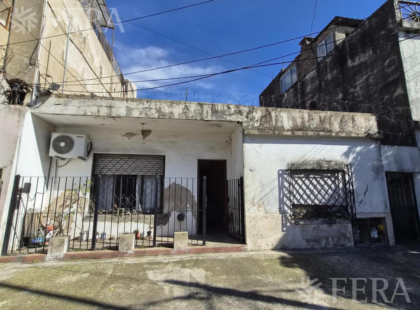 Foto de Venta PH 5 ambientes con patio en Wilde, imagen 3