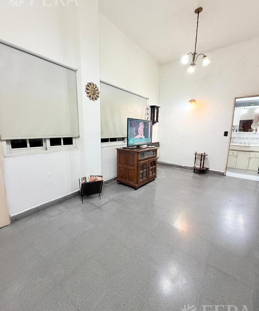 Foto de Venta casa 6 ambientes con piscina en Sarandí, imagen 1