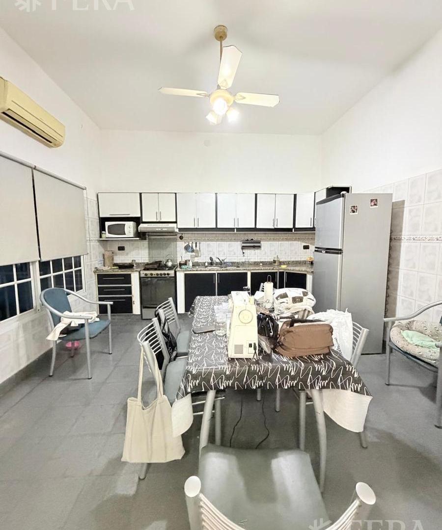 Foto de Venta casa 6 ambientes con piscina en Sarandí, imagen 2