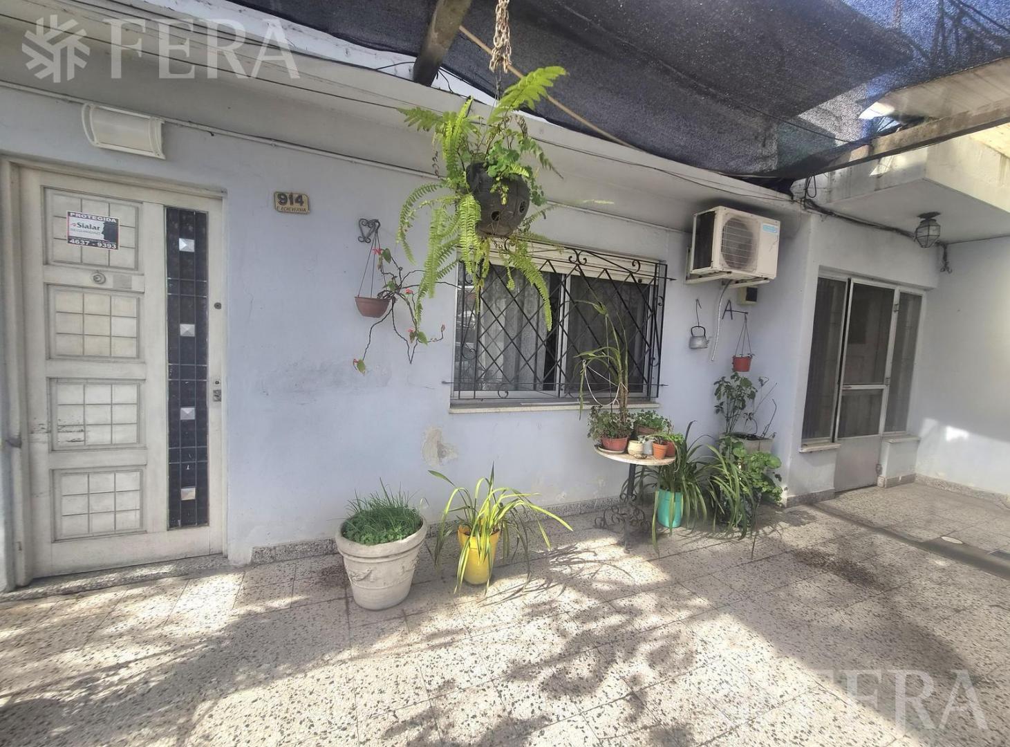 Foto de Venta PH 5 ambientes con local en Wilde, imagen 2