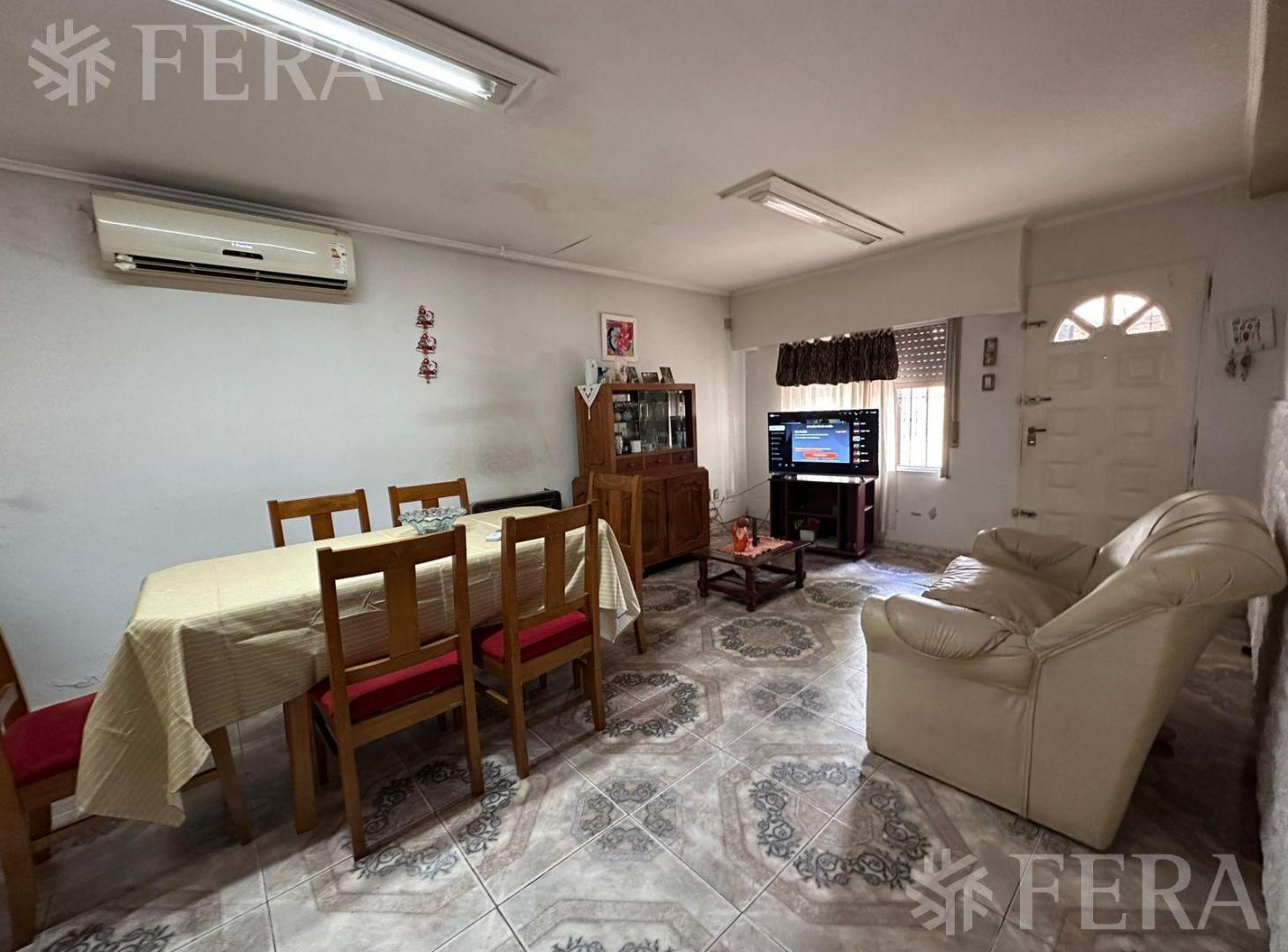 Foto de Venta casa 4 ambientes con cochera en Quilmes Oeste, imagen 1