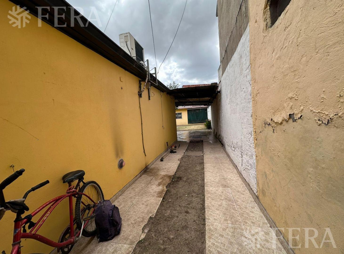 Foto de Venta casa 4 ambientes con cochera en Quilmes Oeste, imagen 2