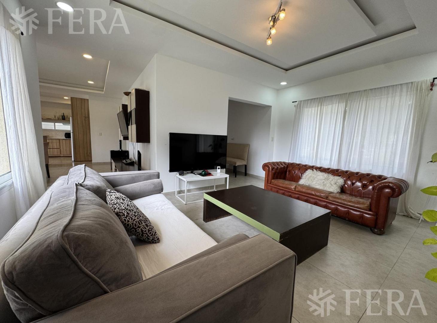 Foto de Venta de casa 6 ambientes con piscina y cochera en Miralagos- La Plata, imagen 4