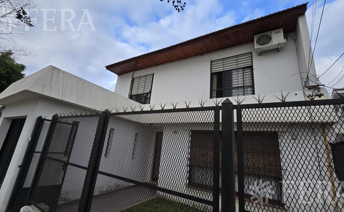 Foto de Venta PH 4 ambientes con jardín y cochera en Bernal Oeste, imagen 3