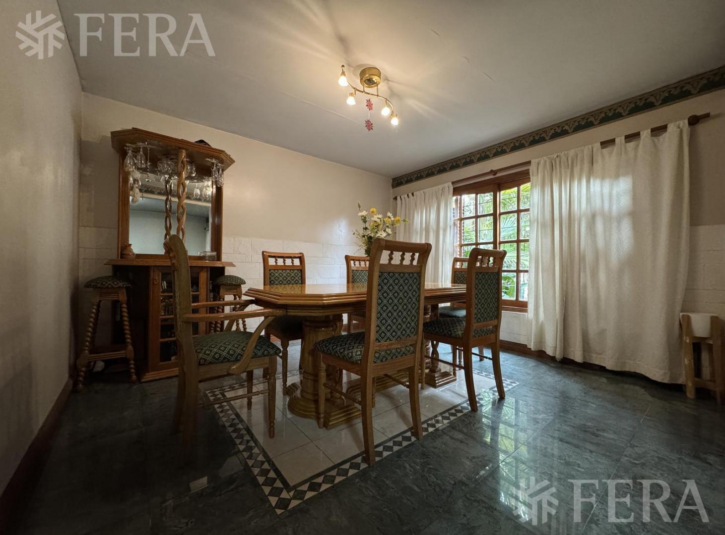 Foto de Venta casa 5 ambientes con cochera en Ezpeleta Quilmes, imagen 3