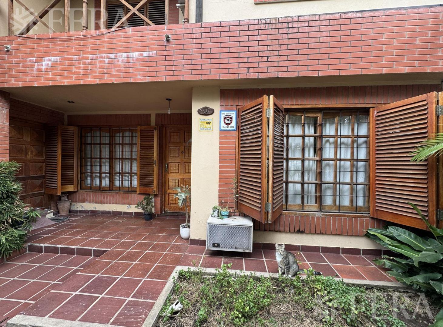 Foto de Venta casa 5 ambientes con cochera en Ezpeleta Quilmes, imagen 2