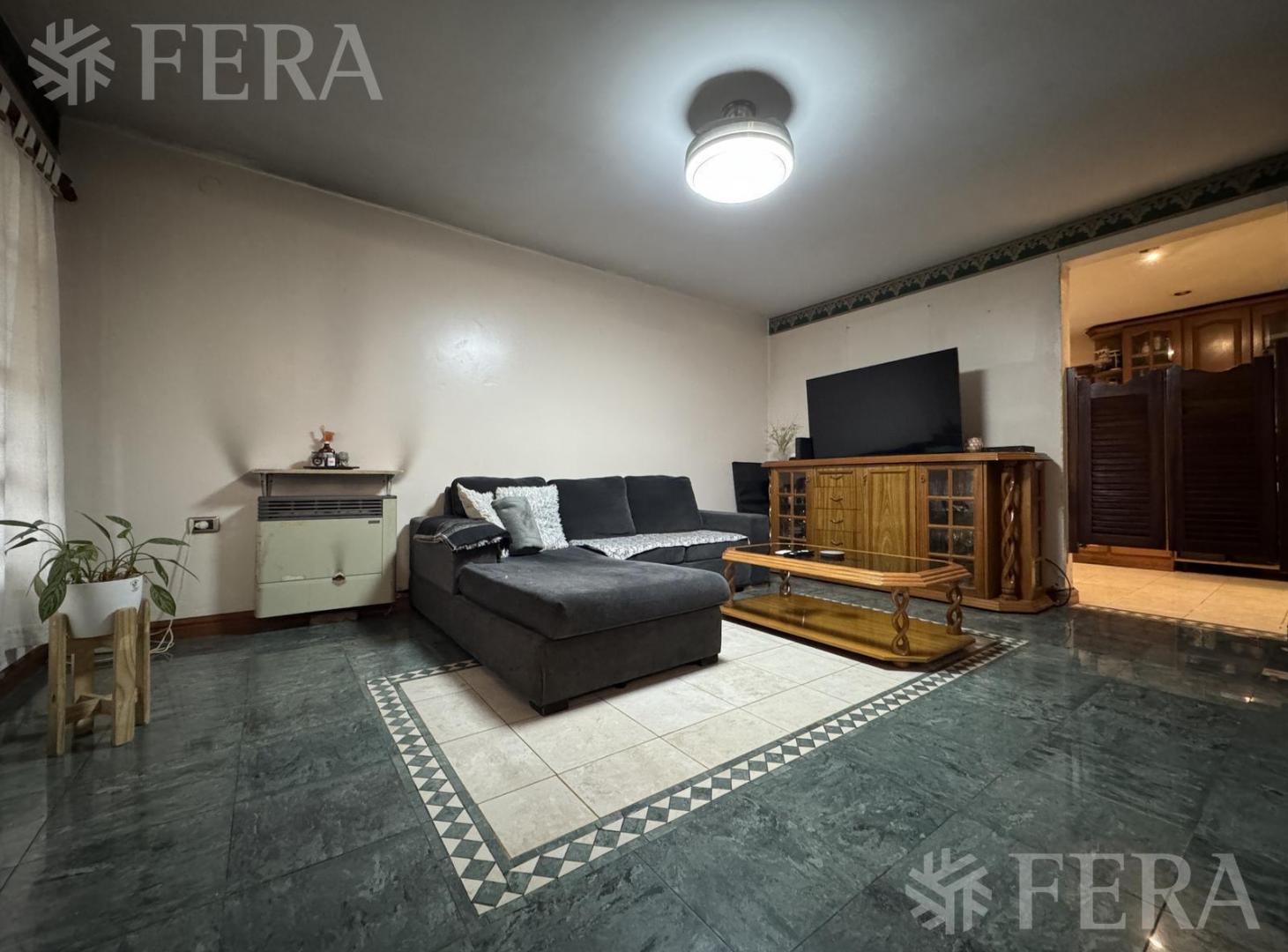 Foto de Venta casa 5 ambientes con cochera en Ezpeleta Quilmes, imagen 4