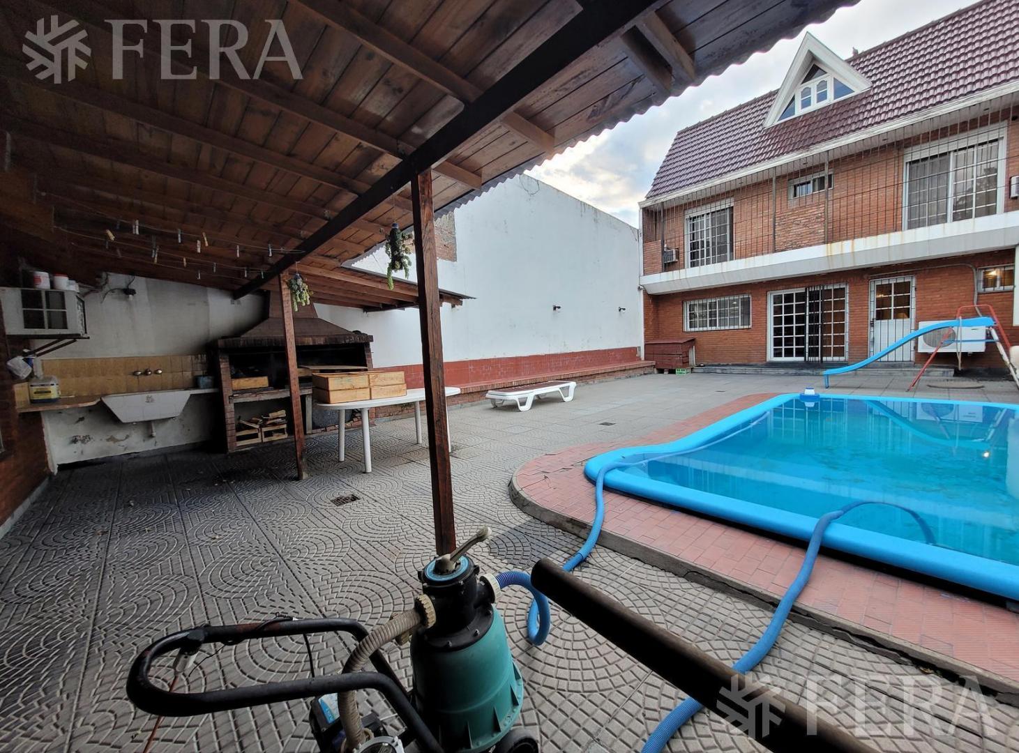 Foto de Venta casa 5 ambientes con cochera y quincho en Wilde, imagen 2