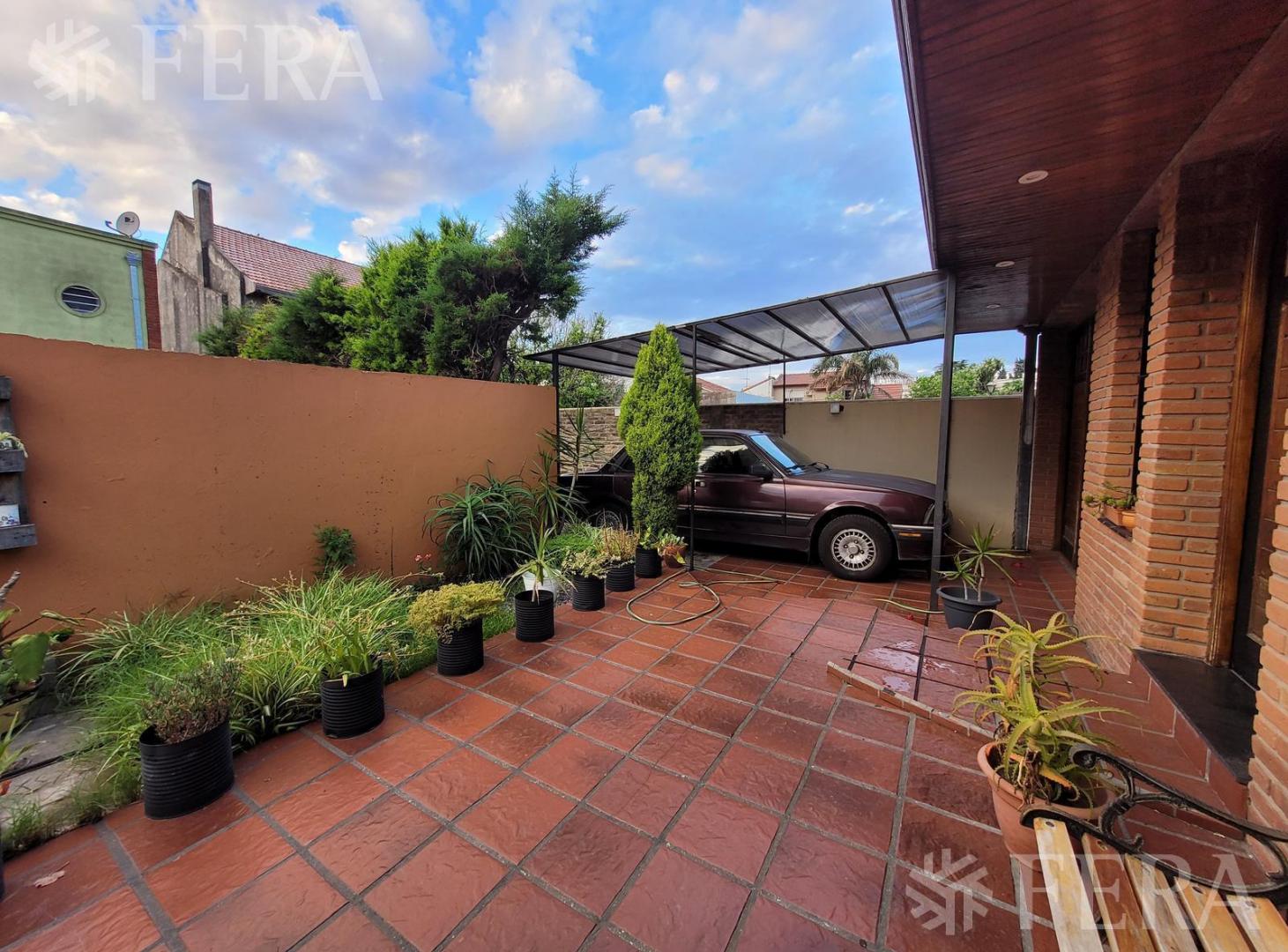 Foto de Venta casa 5 ambientes con cochera y quincho en Wilde, imagen 4