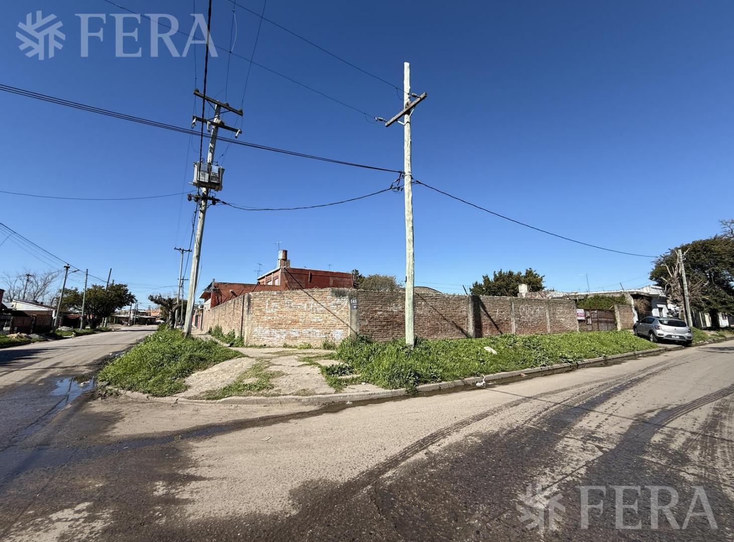 Venta casa 4 ambientes sobre tres lotes con cochera en San Francisco Solano