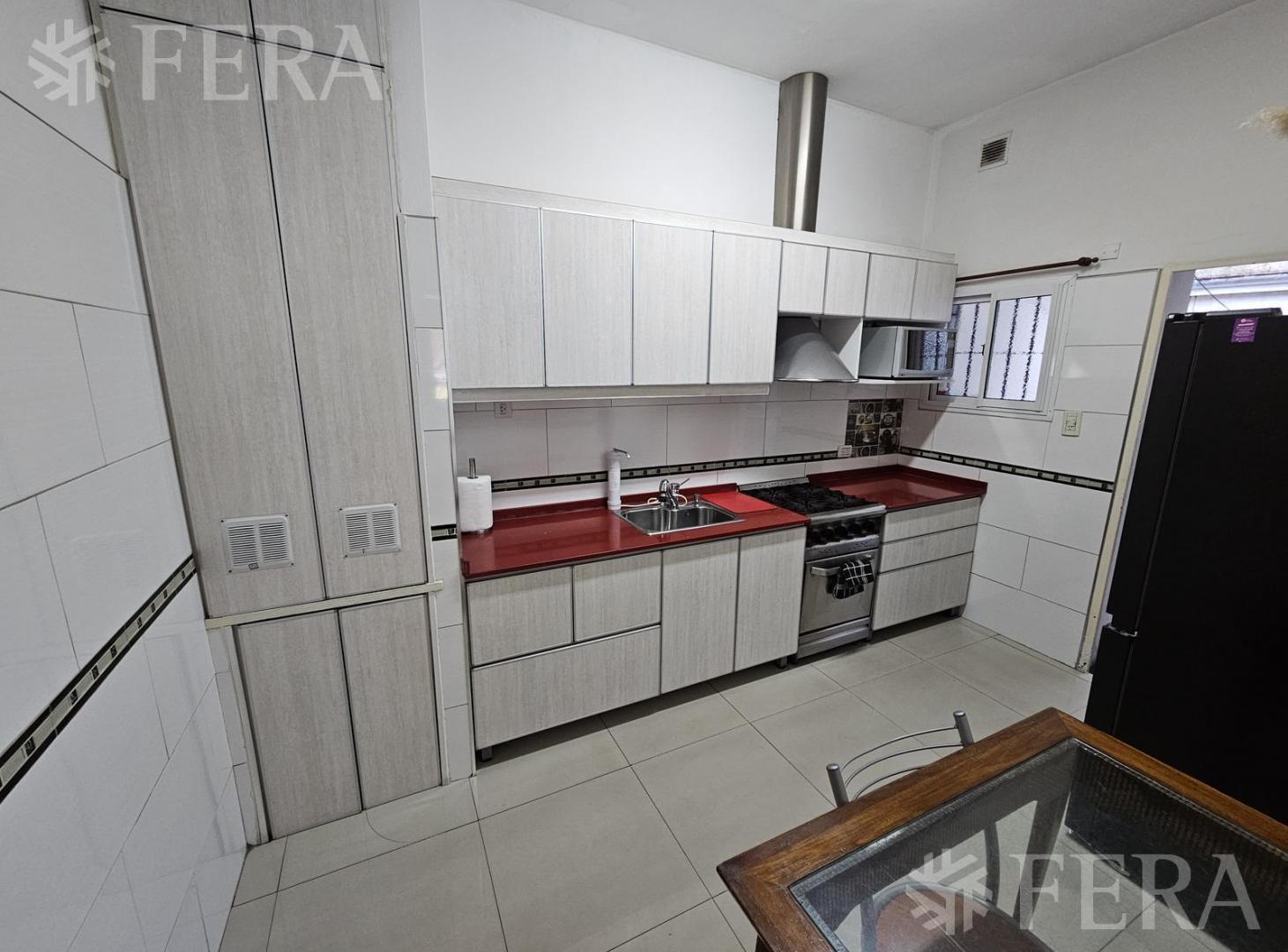 Foto de Venta casa 6 ambientes con cochera y quincho en Avellaneda, imagen 3