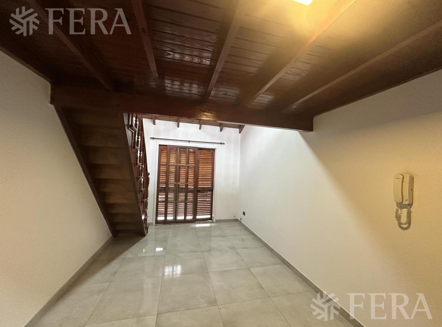 Foto de Alquiler PH 2 ambientes con patio en Bernal Oeste, imagen 1