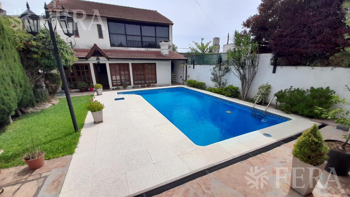 Foto de Venta casa 5 ambientes con cochera, galería, quincho y piscina en, imagen 2