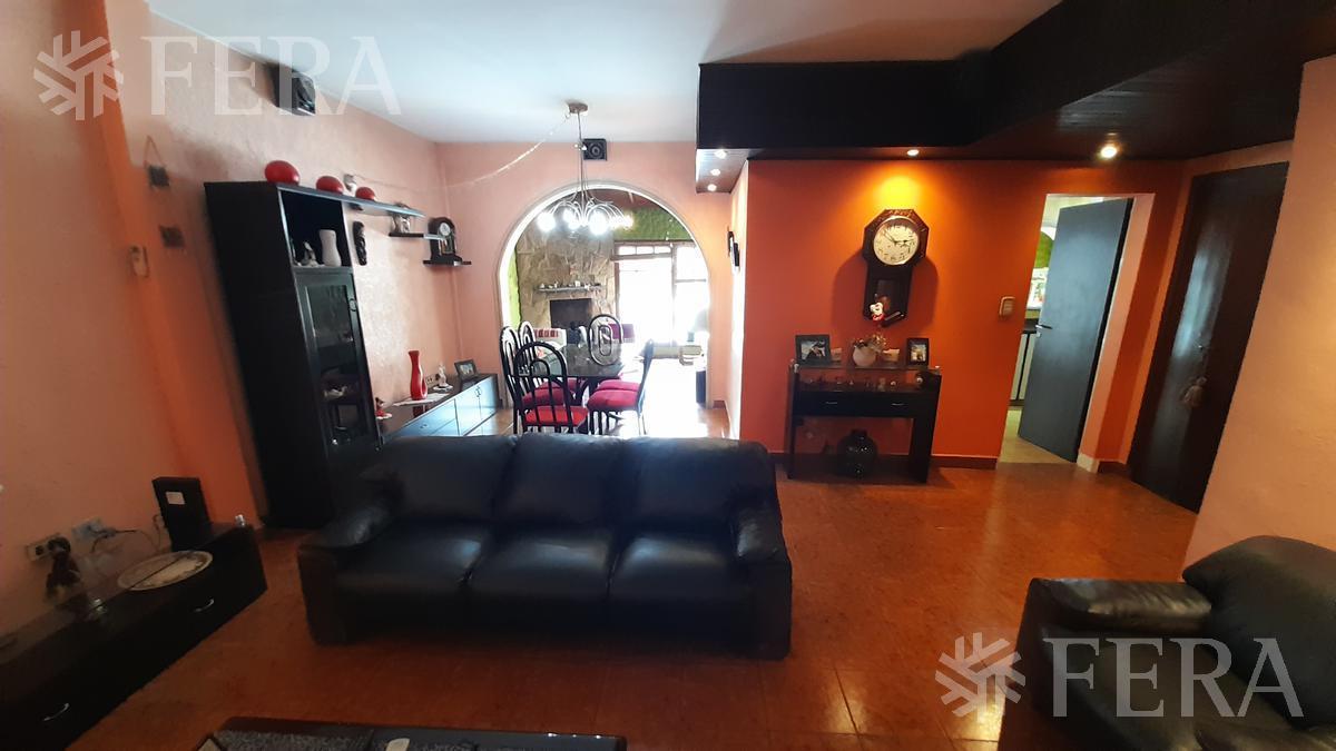 Foto de Venta casa 5 ambientes con cochera, galería, quincho y piscina en, imagen 1