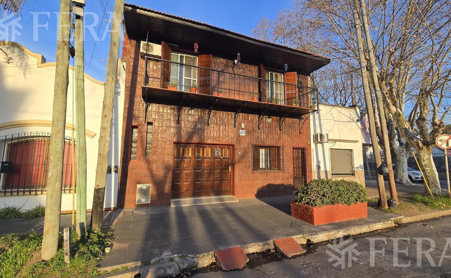 Foto de Venta casa 5 ambientes con cochera, patio con parrilla y terraza en Don, imagen 1