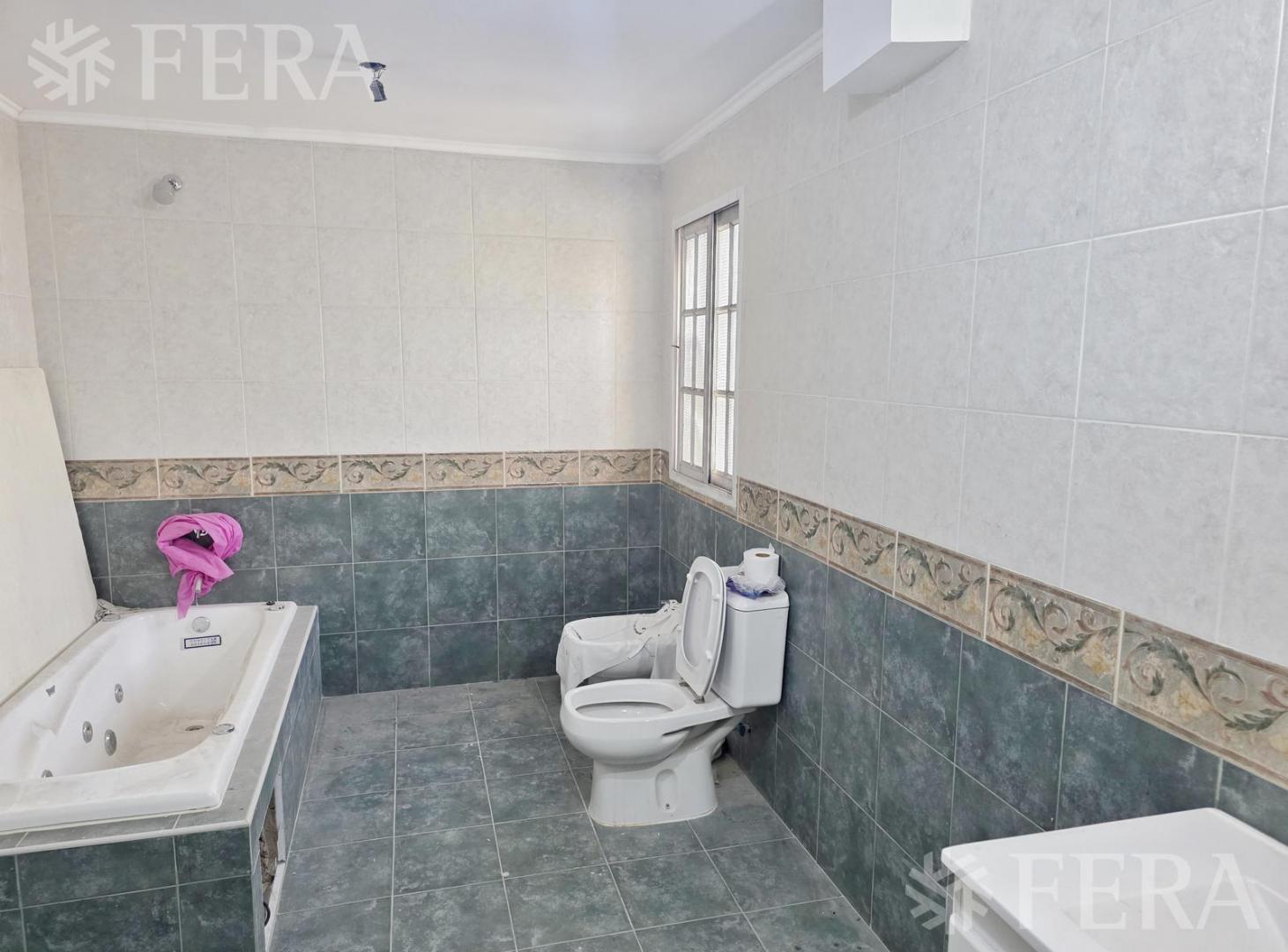 Foto de Venta casa 4 ambientes con cochera en Wilde, imagen 2