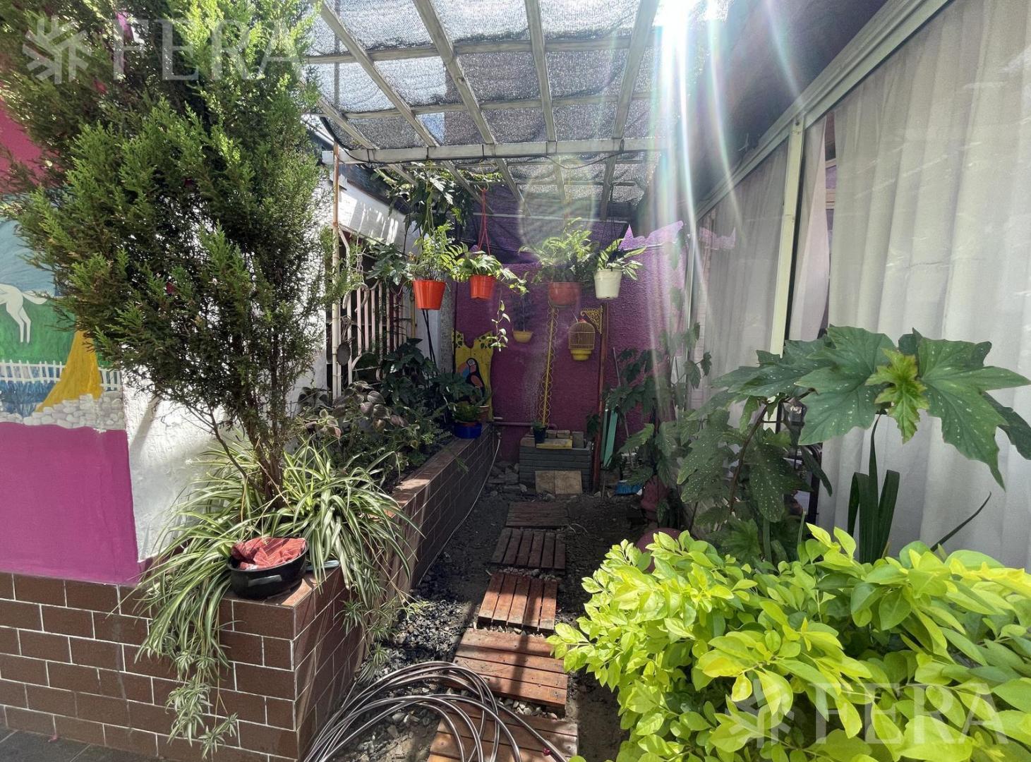 Foto de Venta casa multifamiliar con cochera y jardin en Temperley, imagen 4