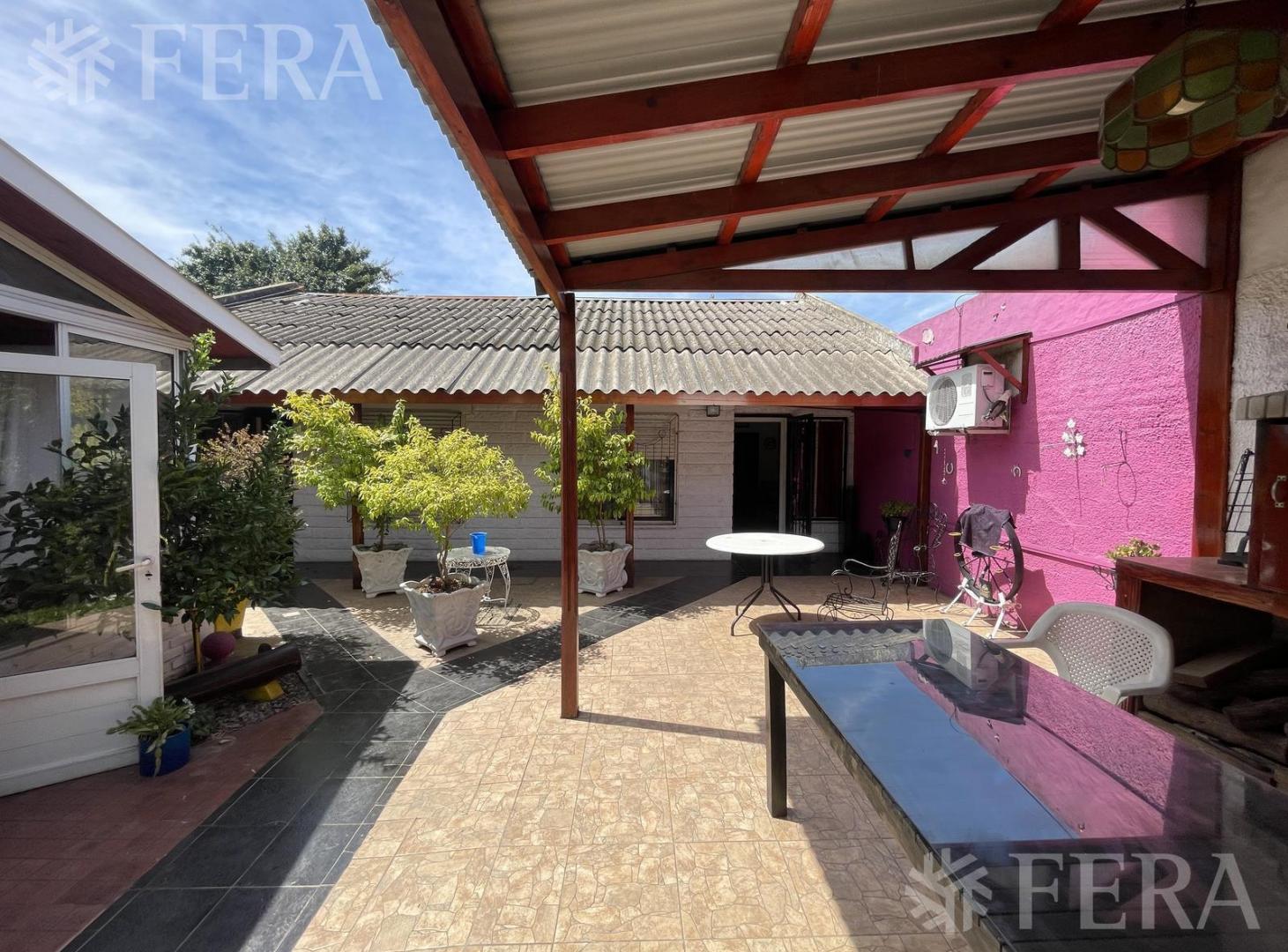 Foto de Venta casa multifamiliar con cochera y jardin en Temperley, imagen 3