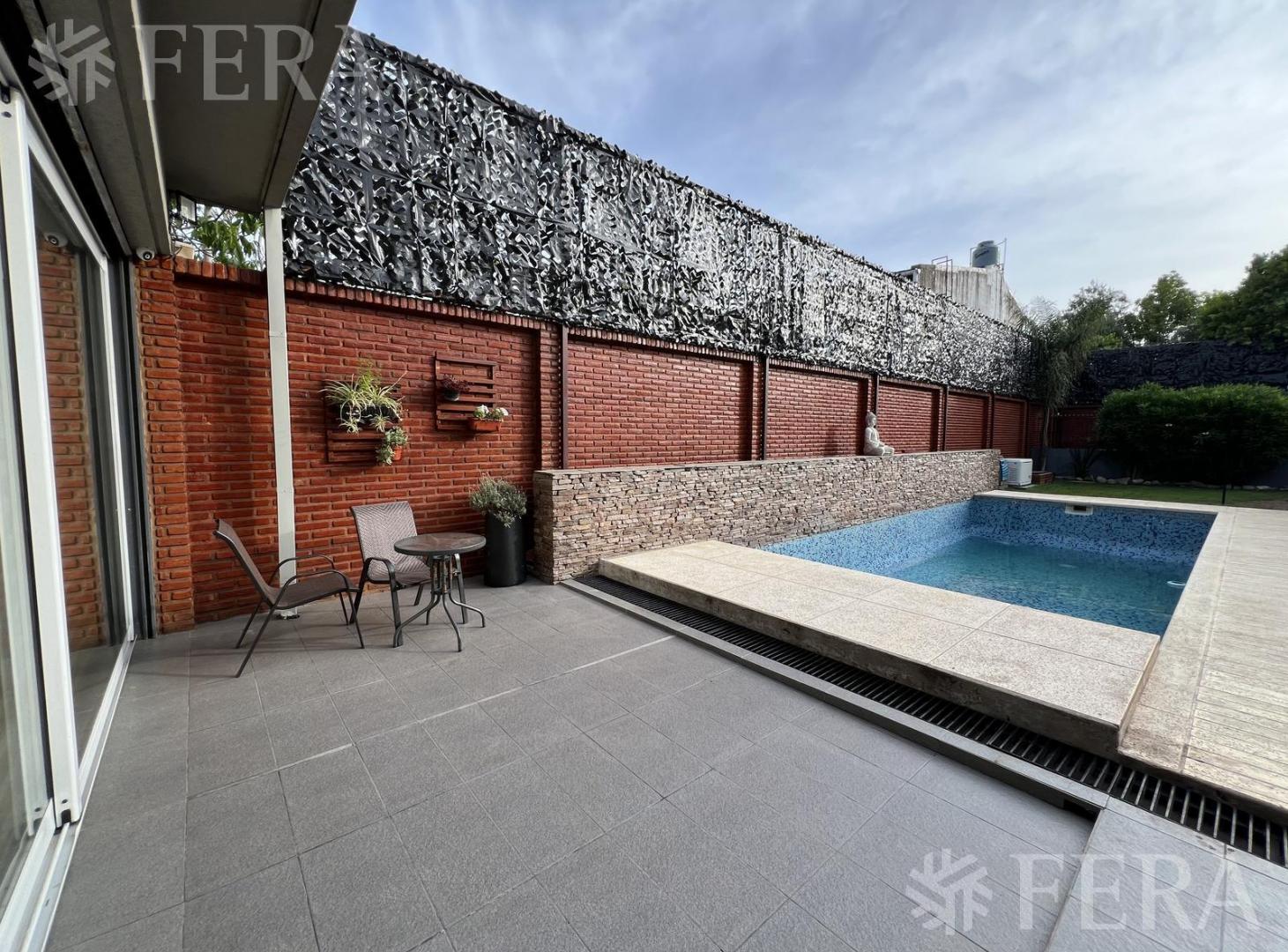 Foto de Venta casa 5 ambientes con cochera y piscina en Wilde, imagen 3