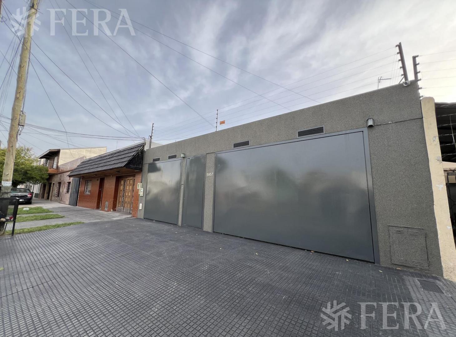 Foto de Venta casa 5 ambientes con cochera y piscina en Wilde, imagen 2