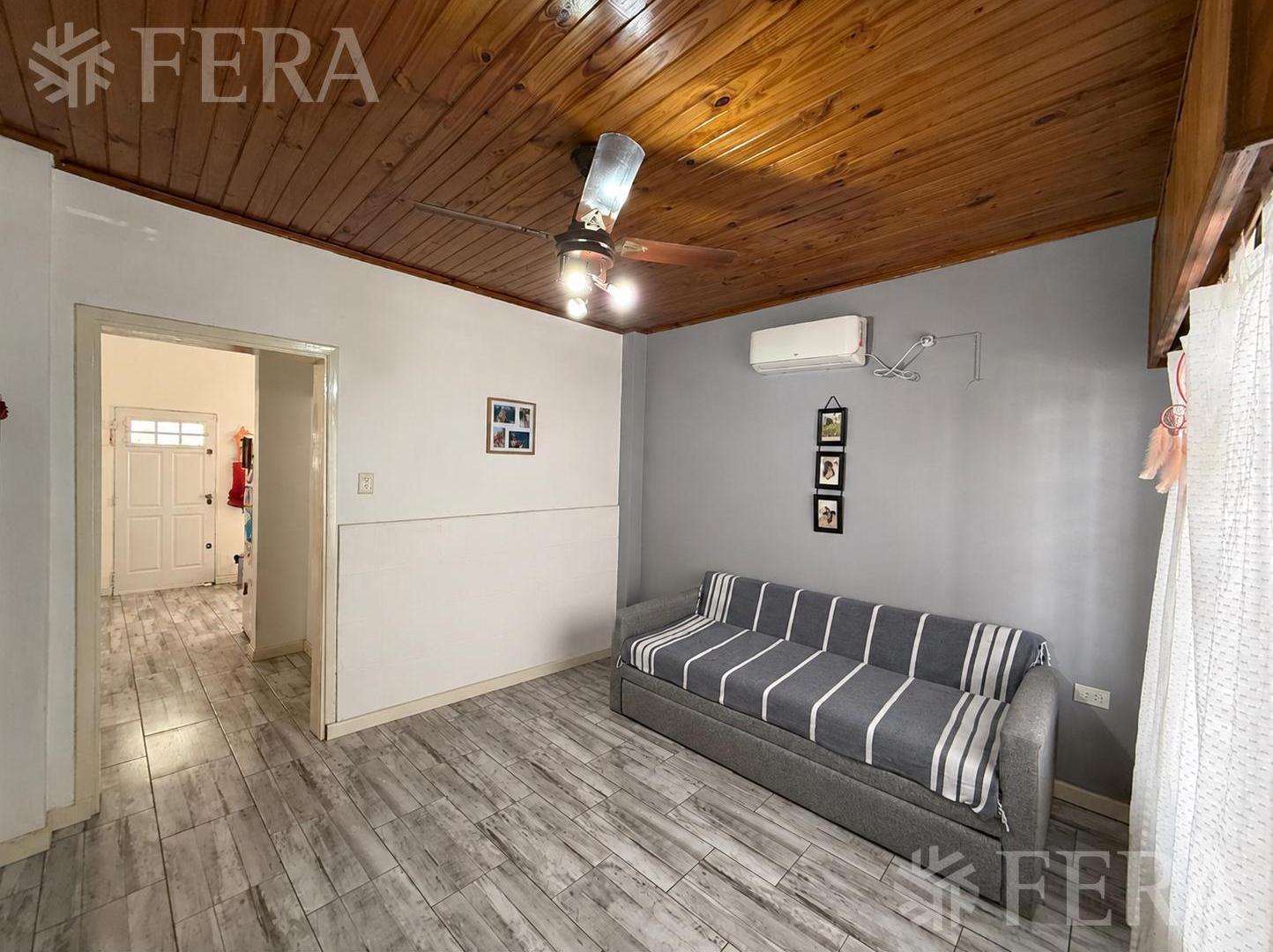 Foto de Venta Casa 3 ambientes con cochera y patio en Bernal, imagen 1