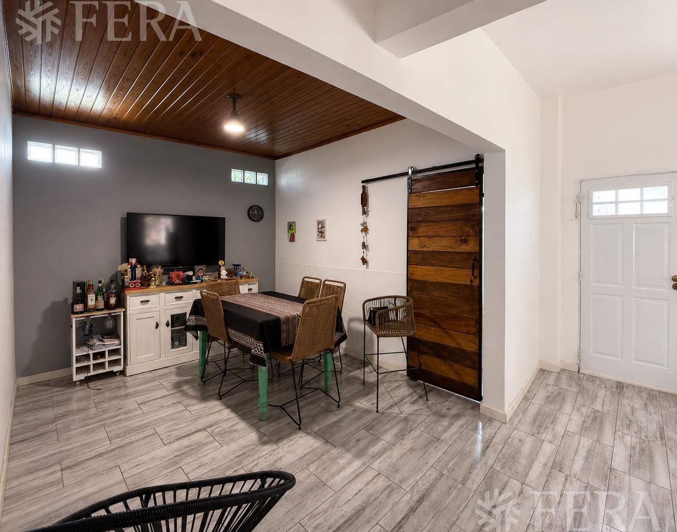 Foto de Venta Casa 3 ambientes con cochera y patio en Bernal, imagen 3