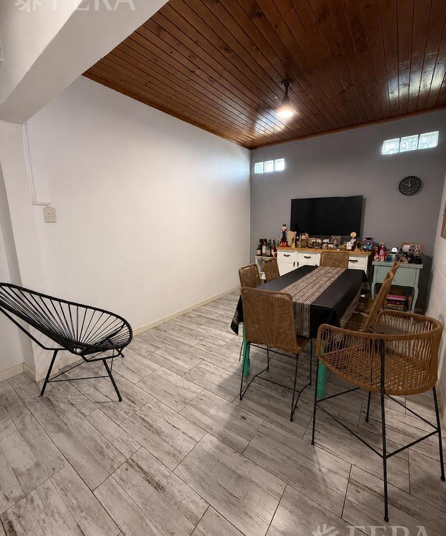 Foto de Venta Casa 3 ambientes con cochera y patio en Bernal, imagen 2