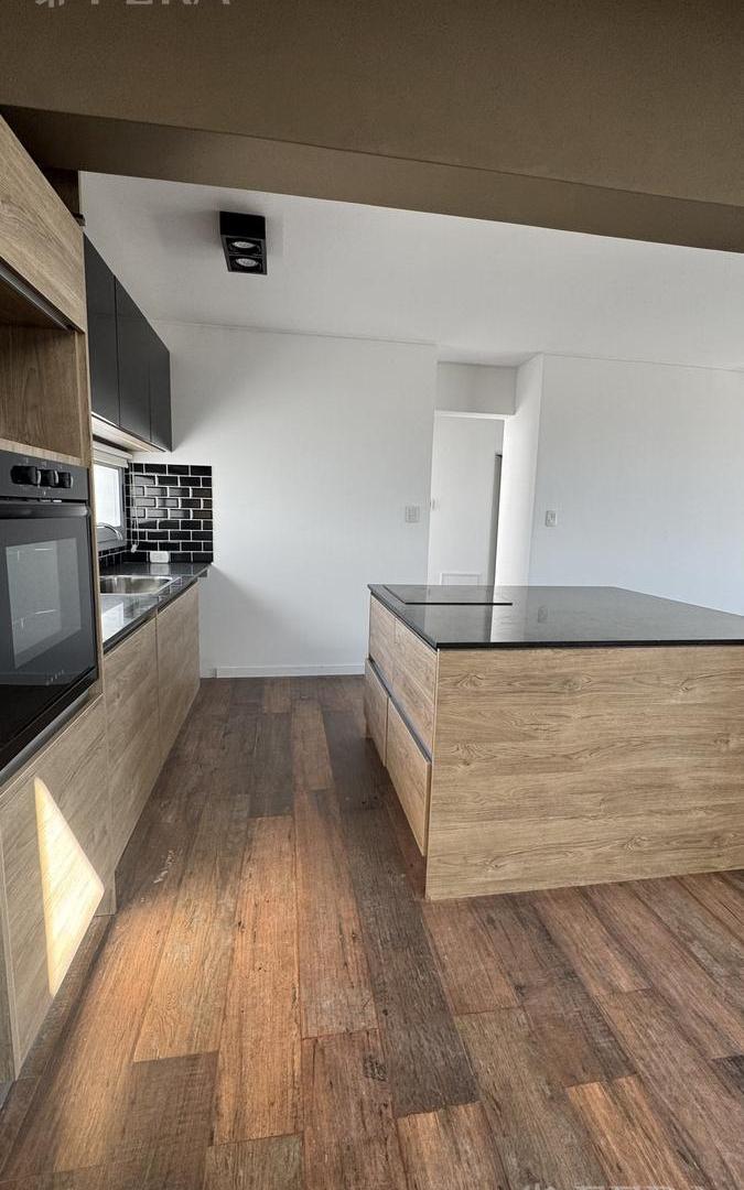 Foto de Venta de departamento de 5 ambientes con cochera y balcón en Wilde, imagen 1