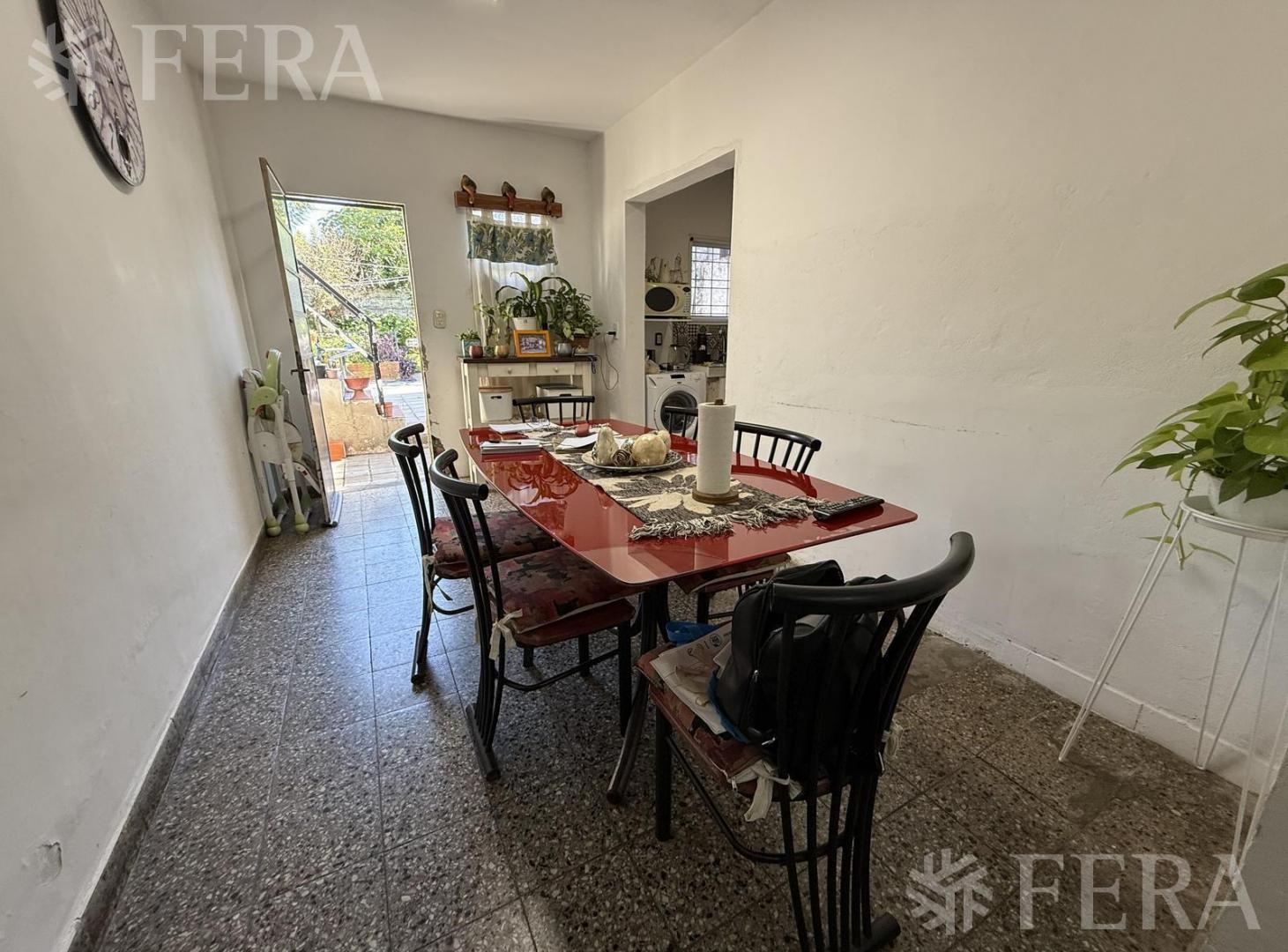 Foto de Venta de Casa 3 ambientes con Cochera y Jardín en Quilmes., imagen 3