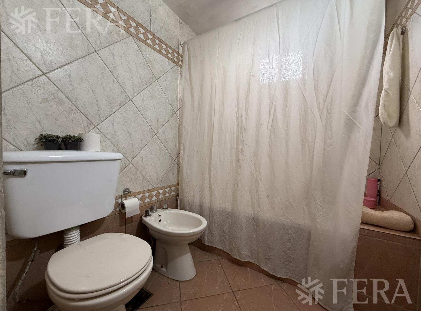 Foto de Venta Casa 4 ambientes con cochera y terraza en Villa Dominico, imagen 1