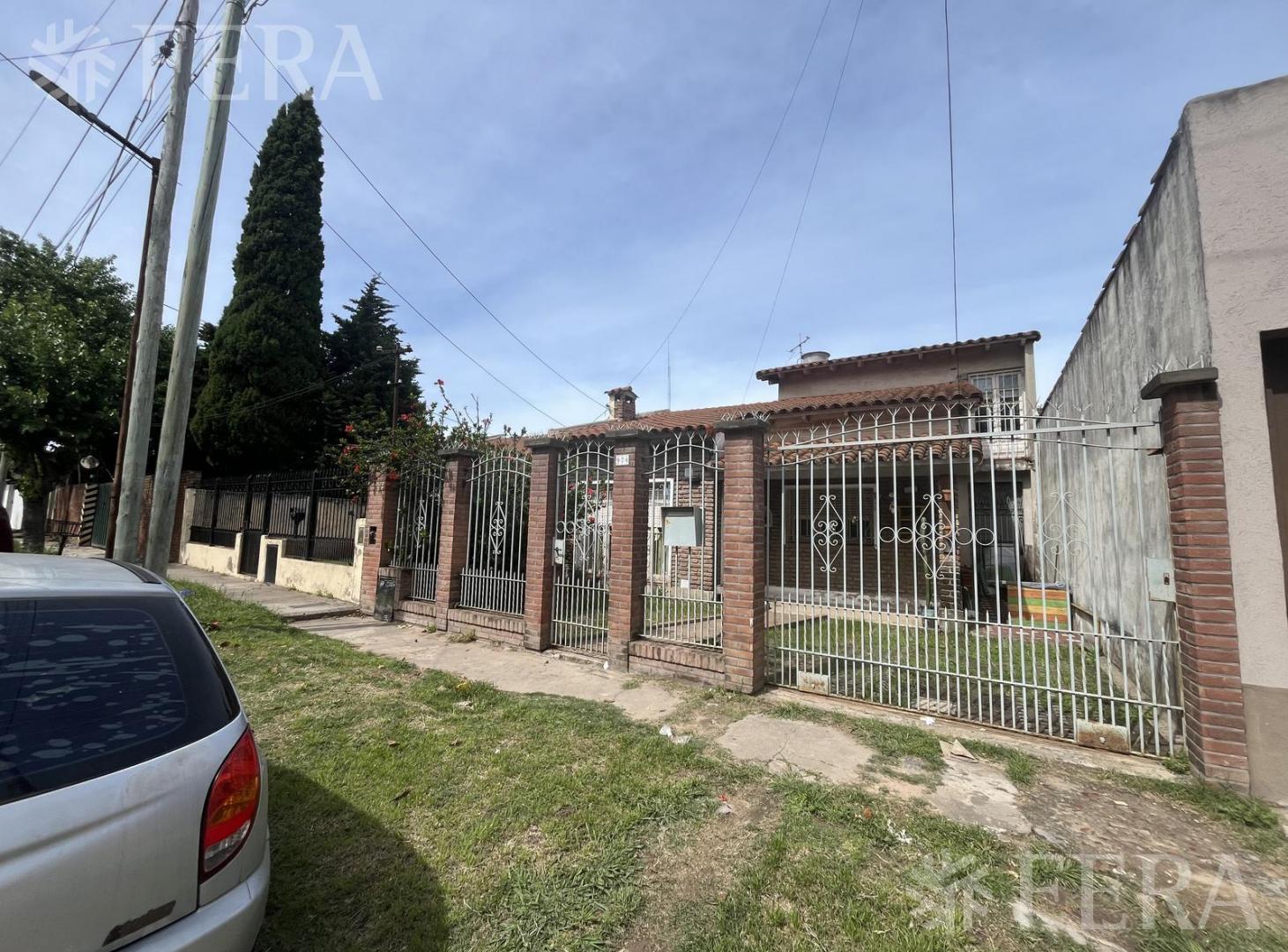 Foto de Venta casa 4 ambientes con jardín en Bernal Oeste, imagen 1