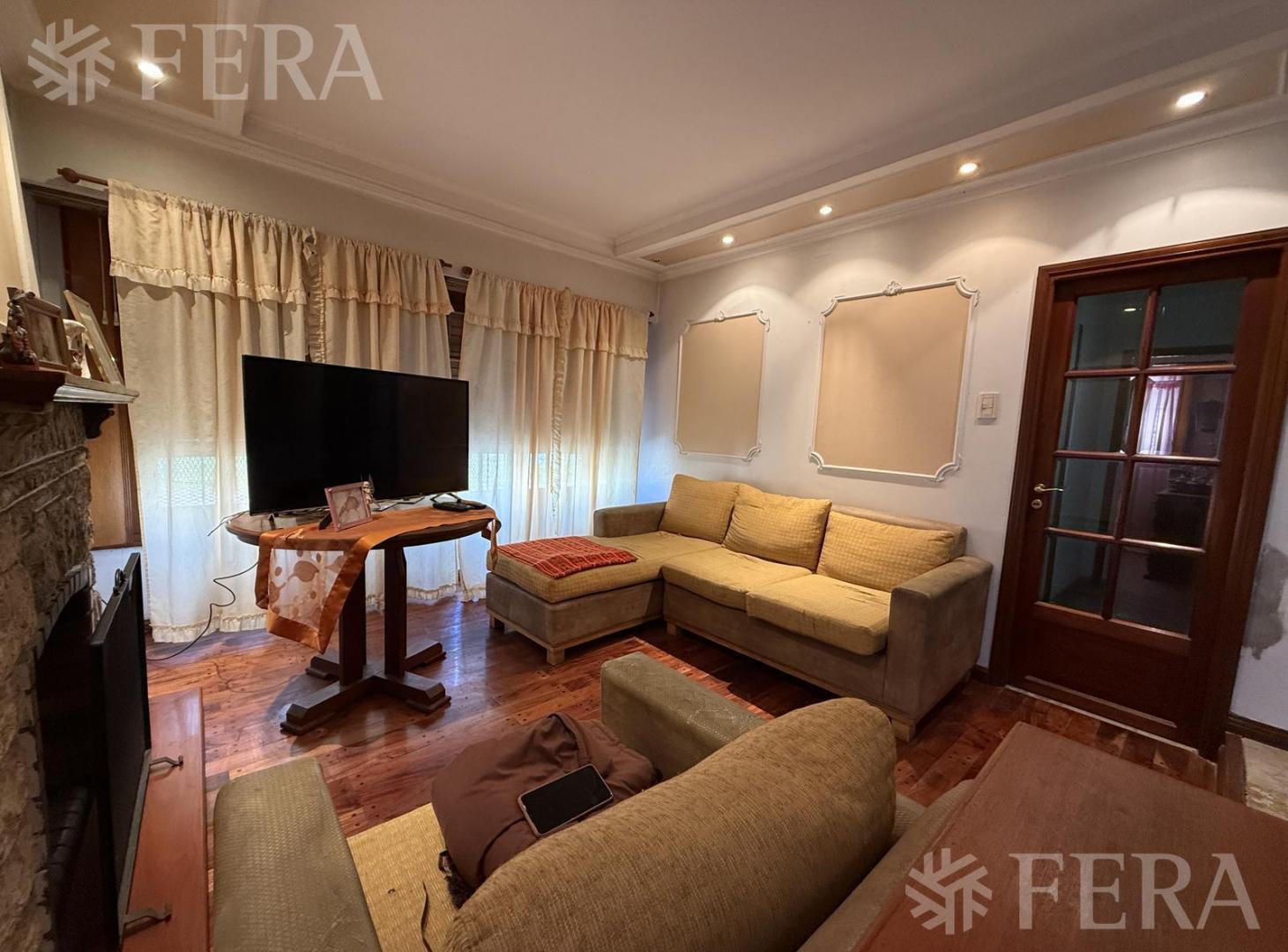 Foto de Venta Casa Multifamiliar con cochera en Quilmes Oeste, imagen 1